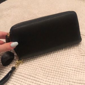 Black wristlet/wallet